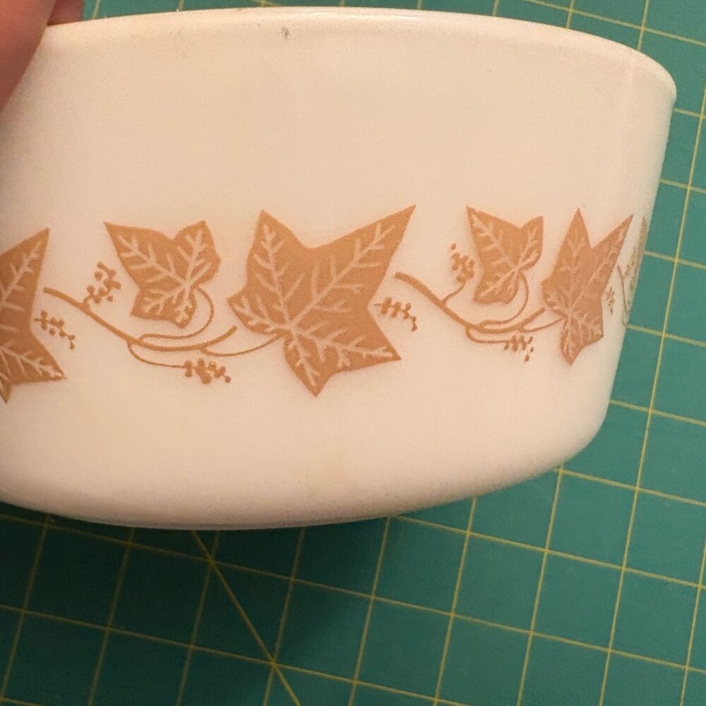 Pyrex White Tan Sandalwood Ivy Dish Sandalwood Ivy (#472 1.5 Pt) - Vintage - Picture 5 of 5